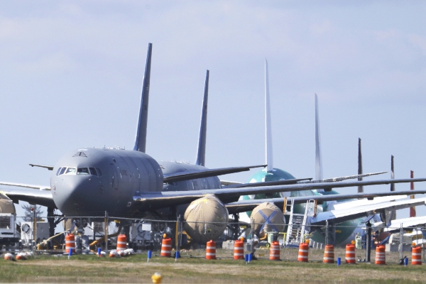 ▲보잉의 급유기 KC-46이 지난해 4월 7일(현지시간) 워싱턴 에버렛 공항에서 이륙을 준비하고 있다. 에버렛/AP뉴시스
