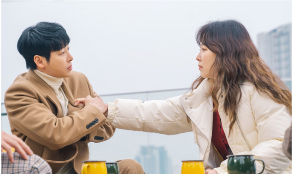 ▲‘너는 나의 봄’서현진-김동욱(사진제공=tvN)