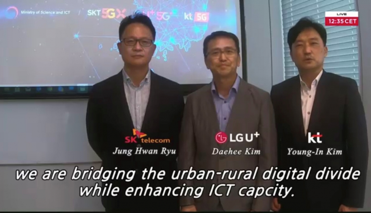▲LG유플러스는 과학기술정보통신부와 이동통신 3사가 'GSMA 글로벌 모바일 어워드'에서 ‘5G 코리아, 농어촌 5G 공용이용’으로 ‘5G 산업 파트너십 상’을 받았다고 1일 밝혔다. 사진은 수상 소감을 밝히고 있는 (왼쪽부터)류정환 SKT 5GX 인프라그룹장, 김대희 LG유플러스 NW인프라기술그룹장, 김영인 KT 네트워크전략본부장 상무. (사진제공=LG유플러스)