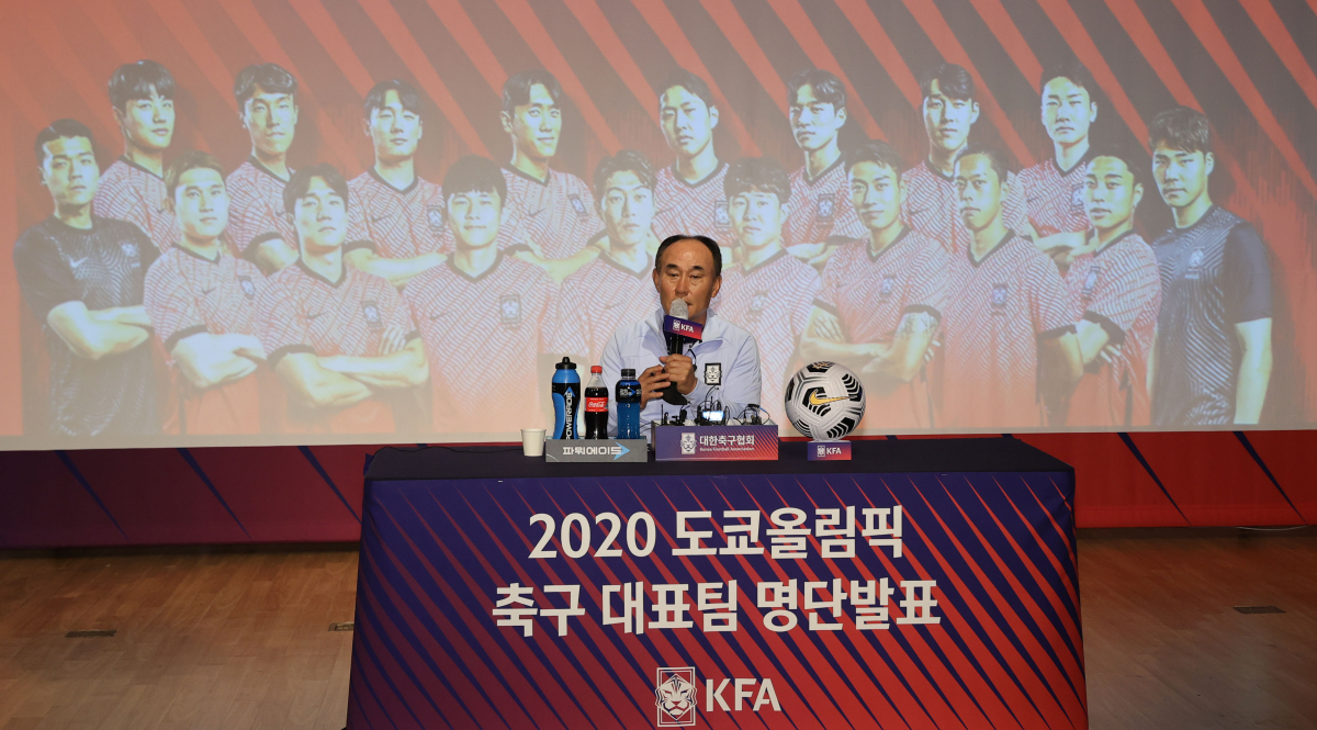 ▲김학범 올림픽 남자 축구대표팀 감독이 6월 30일 오후 서울 종로구 광화문 KT스퀘어에서 열린 2020 도쿄올림픽 축구대표팀 최종 명단 발표 기자회견에서 취재진 질문에 답하고 있다. (연합뉴스)