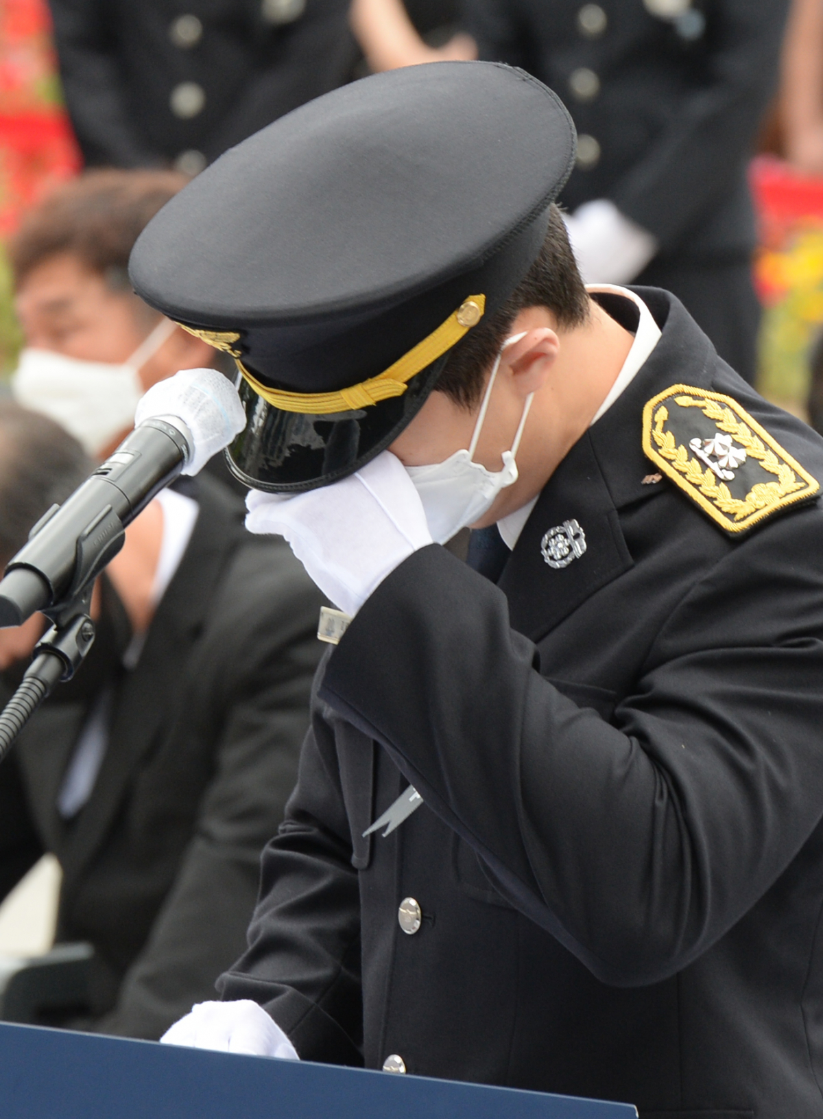 ▲조사 낭독 중 눈물을 보이는 김태민 소방사 (뉴시스)