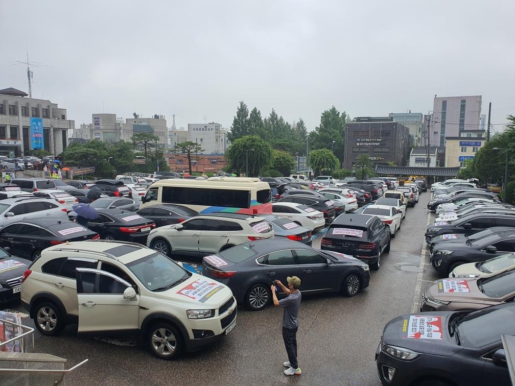 ▲GTX-D 강남 직결을 촉구하는 검단·김포 시민단체 차량들. (연합뉴스)