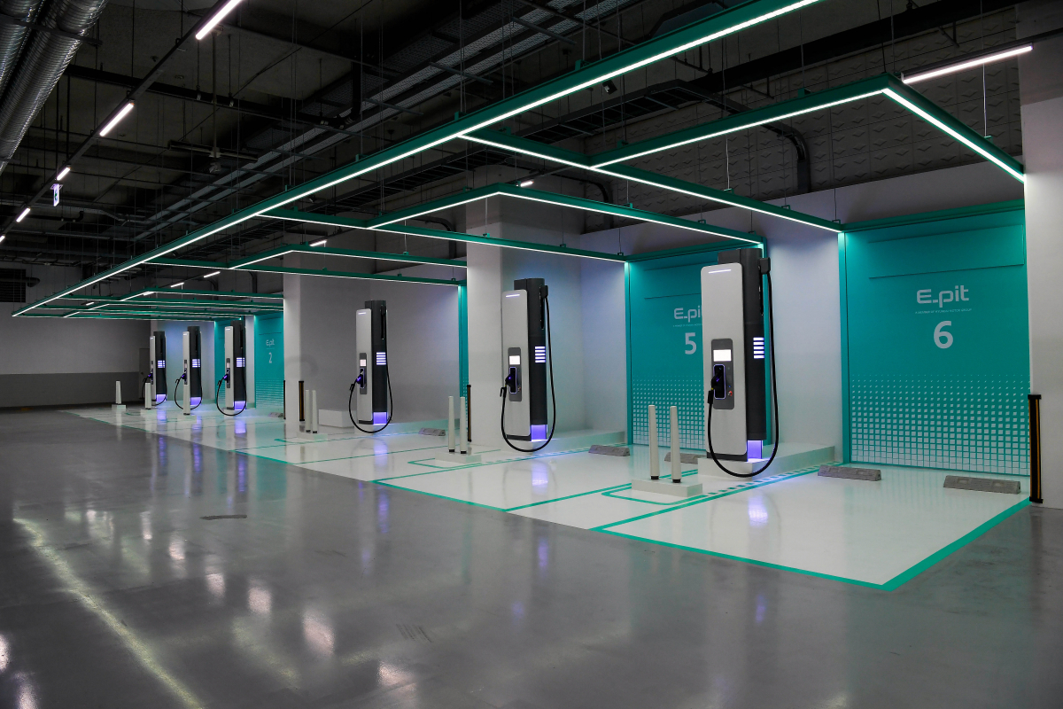 ▲현대차그룹이 서울 을지로 미래에셋 센터원 빌딩에 전기차 초고속 충전소 ‘을지로 센터원 E-pit’를 구축하고 5일부터 운영에 들어간다.  (사진제공=현대차)