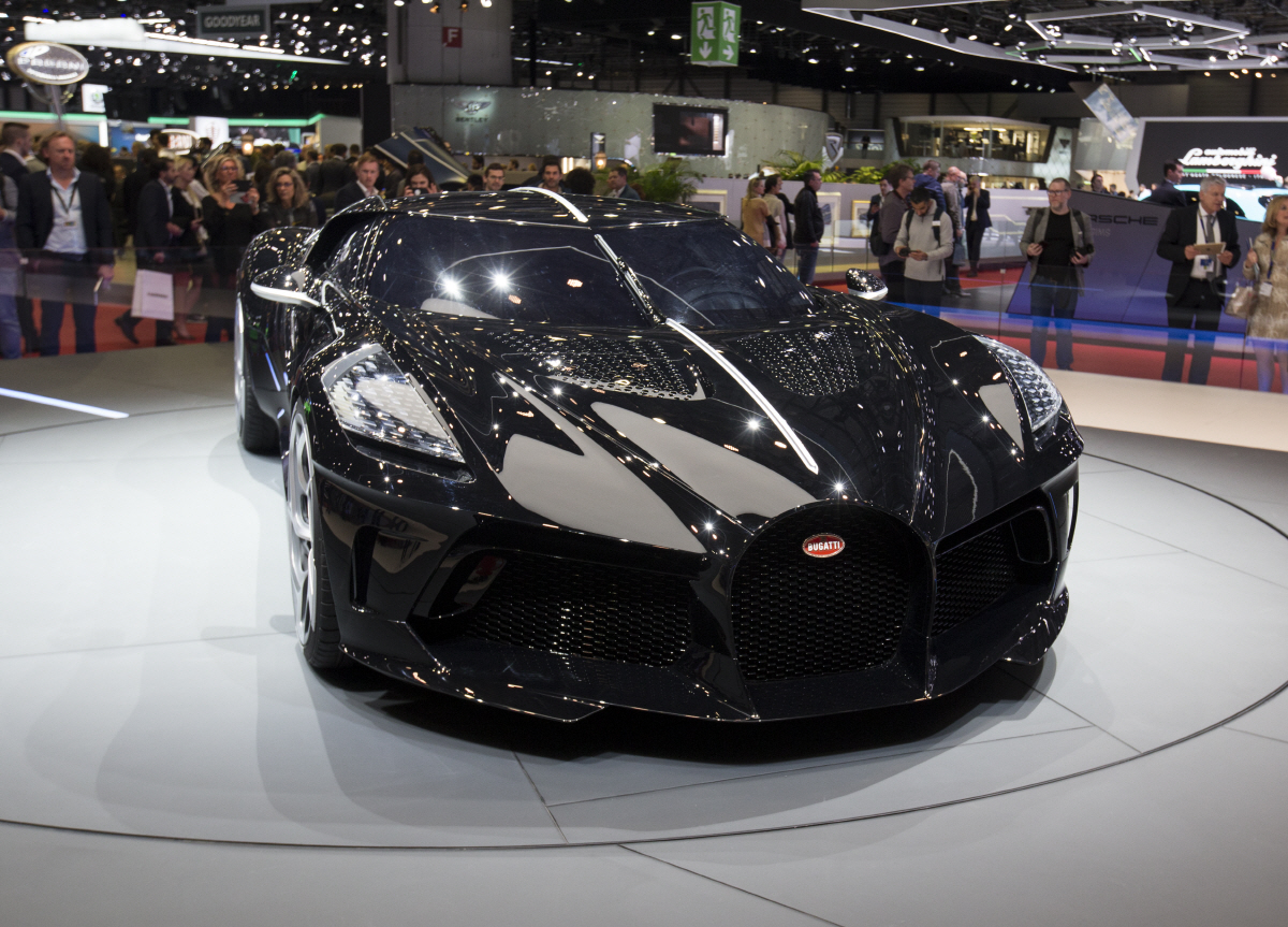 ▲스위스 제네바에서 열린 89회 제네바모터쇼에서 2019년 3월 5일(현지시간) 부가티 라 부아튀르 느와르가 전시돼 있다. 제네바/신화뉴시스
