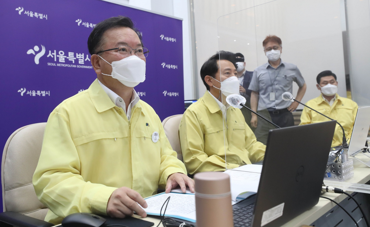 ▲김부겸 국무총리가 6일 오전 서울 중구 서울시청에서 열린 수도권 방역 특별점검회의에 참석해 발언하고 있다(공동취재사진). (뉴시스)