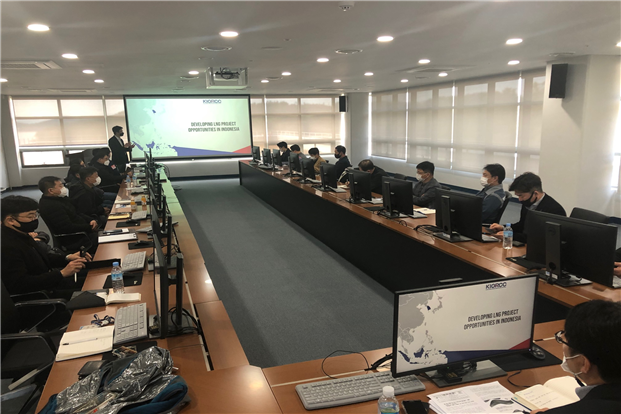 ▲사진은 지난해 열린 해양플랜트 서비스산업 발전협의회 회의. (사진제공=해양수산부)