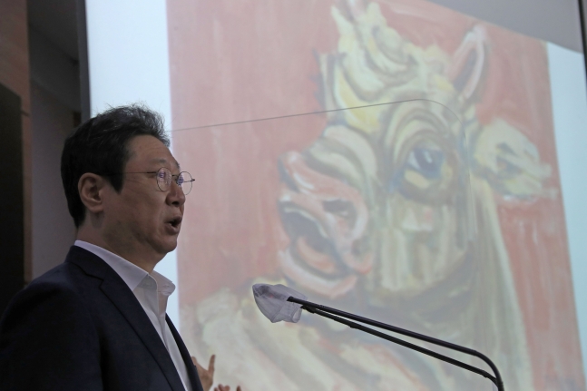 ▲황희 문화체육관광부 장관이 7일 정부서울청사에서 '국가 기증 이건희 소장품 활용을 위한 기본원칙 및 활용 기본방향'을 발표하고 있다. (연합뉴스)