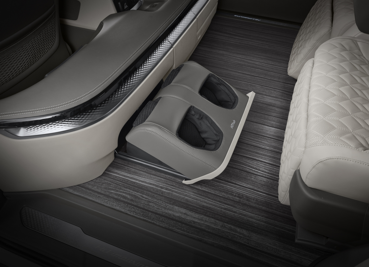 ▲카니발 하이리무진 4인승  (사진제공=기아)