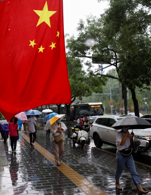 ▲중국 베이징 거리에 국기가 걸려 있다. 베이징/로이터연합뉴스
