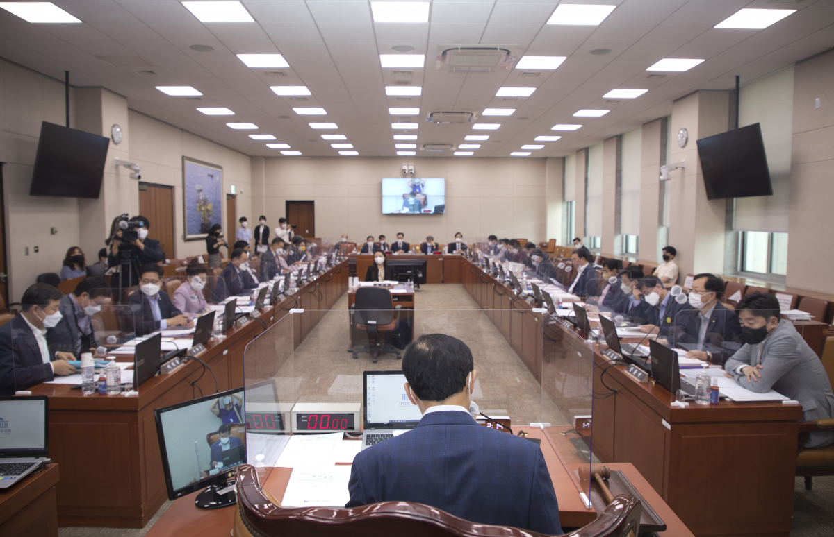 ▲산업통상자원중소벤처기업위원회 전체회의가 7월 13일 오후 국회에서 이학영 위원장 주재로 열리고 있다.  (사진출처=연합뉴스)