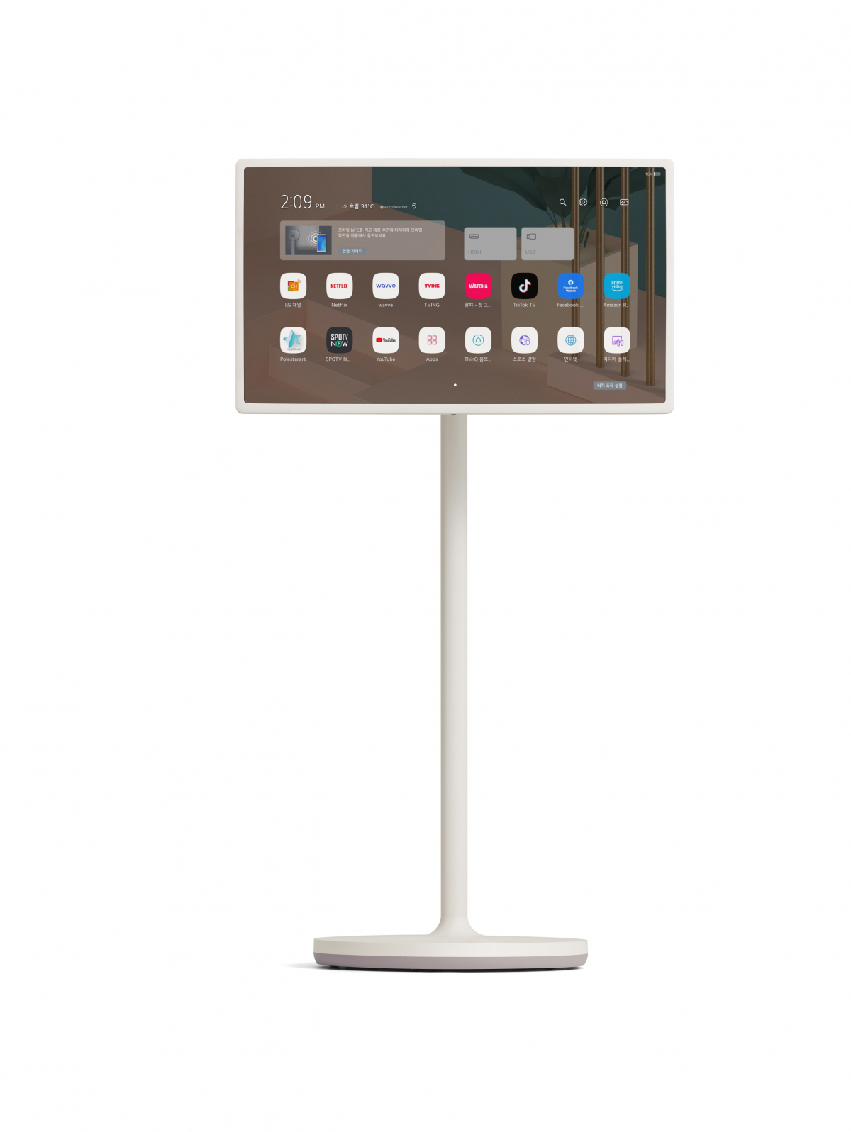 ▲LG전자가 신개념 무선 프라이빗 스크린 LG 스탠바이미를 선보인다. 이 제품은 무빙휠, 터치스크린, 내장 배터리, 인체공학 디자인 등을 적용해 고객이 집 안에서 자유롭게 옮겨가며 사용할 수 있는 것이 특징이다. (사진제공=LG전자)