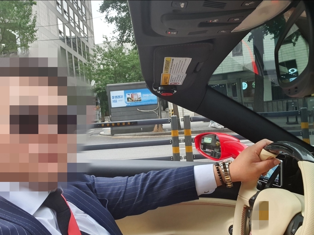 ▲외제차 탄 수산업자 사칭 사기범 김모 씨. (연합뉴스)