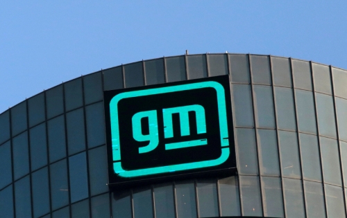 ▲제너럴모터스(GM) 로고가 미국 미시간주에 위치한 본사에 달려 있다. (디트로이트/로이터연합뉴스)