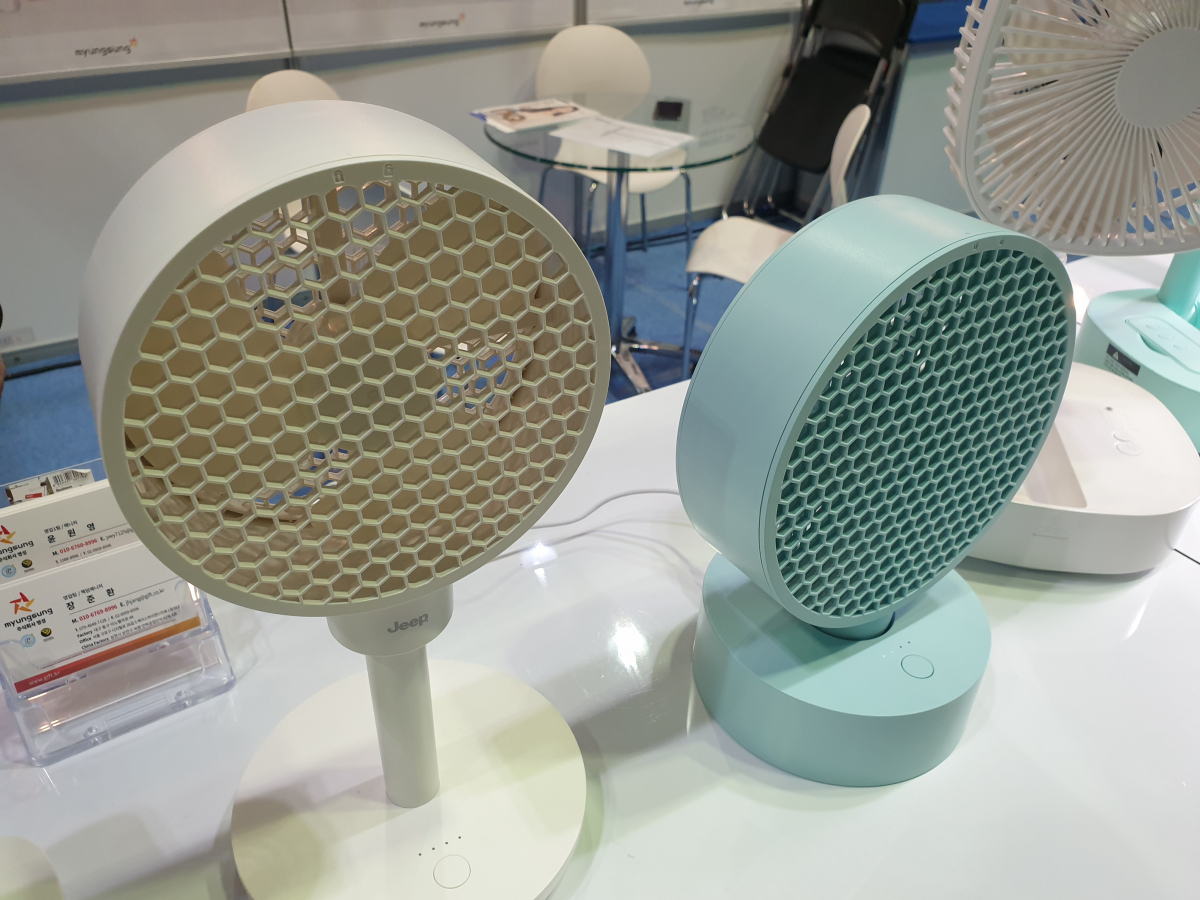 ▲무선소형가전 개발하는 명성의 벌집망 선풍기. (심민규 기자 wildboar@)