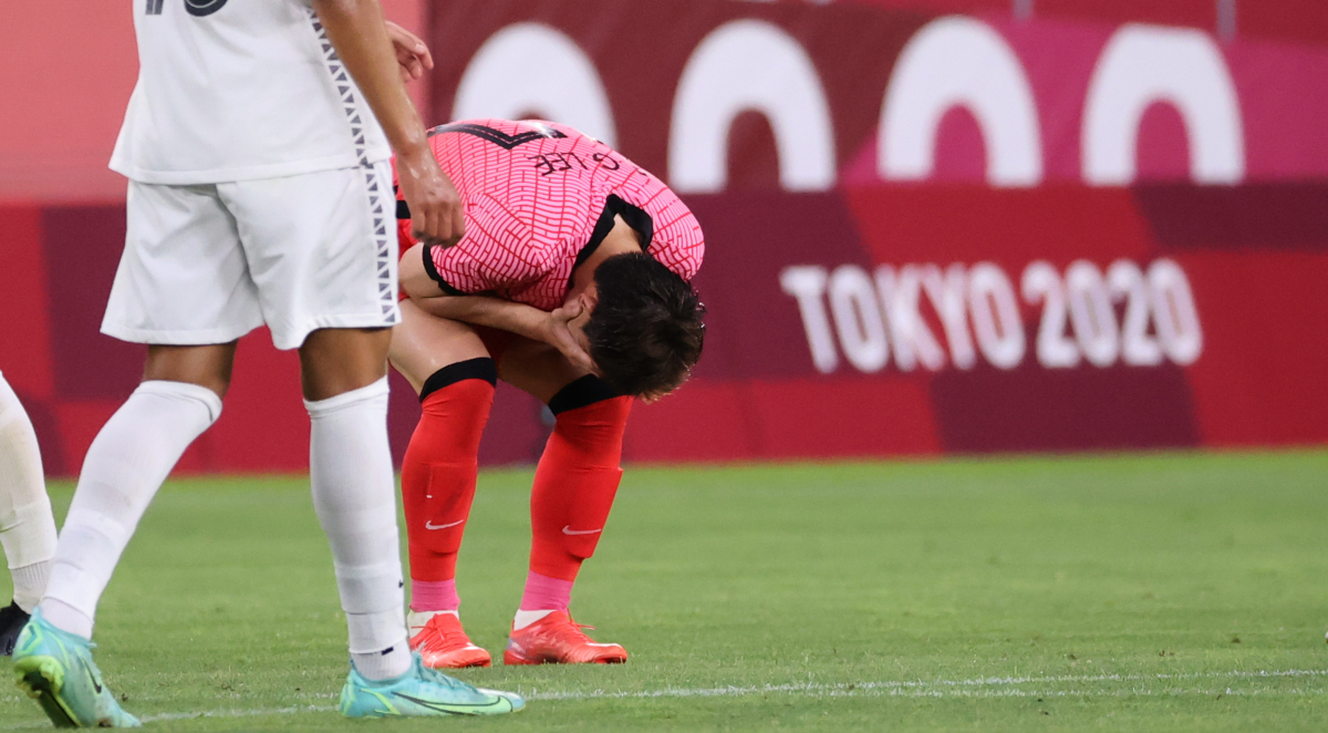 ▲22일 일본 이바라키 가시마 스타디움에서 열린 도쿄올림픽 남자축구 조별리그 B조 1차전 대한민국 대 뉴질랜드 경기. 0-1로 패한 한국의 이동경이 아쉬워하고 있다. (연합뉴스)