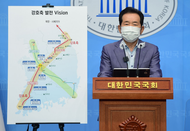 ▲더불어민주당 대선 예비후보인 정세균 전 국무총리가 25일 국회 소통관에서 '균형발전 4.0 신수도권 플랜'을 발표하고 "제1공약으로 충청·대전·세종 메가시티와, 전북·강원의 양 날개를 포괄하는 중부권을 신수도권으로 만들겠다"고 밝히고 있다.  (연합뉴스)