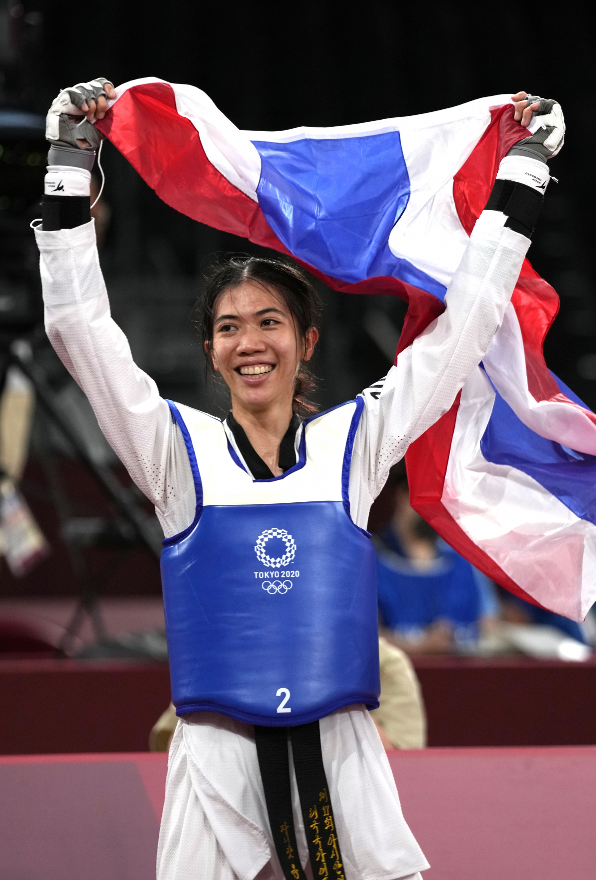 ▲24일 도쿄 올림픽 여자 태권도 49kg급 결승전에서 태국의 파니팍 옹파타나키트가 승리하며 고국에 첫 금메달을 안겼다. (AP/뉴시스)