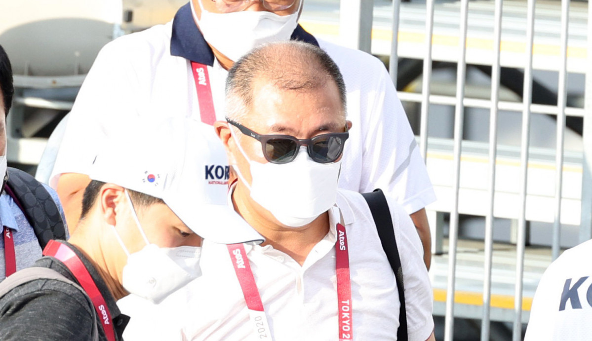 ▲정의선 대한양궁협회장이 도쿄올림픽 남자양궁 단체전 결승전과 시상식을 관람을 마친 후 이동하고 있다. (뉴시스)