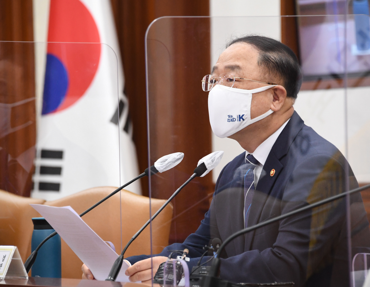 ▲홍남기 부총리 겸 기획재정부 장관이 7월 29일 서울 광화문 정부서울청사에서 열린 '제13차 혁신성장 BIG3 추진회의'를 주재, 모두발언을 하고 있다. (사진제공=기획재정부)