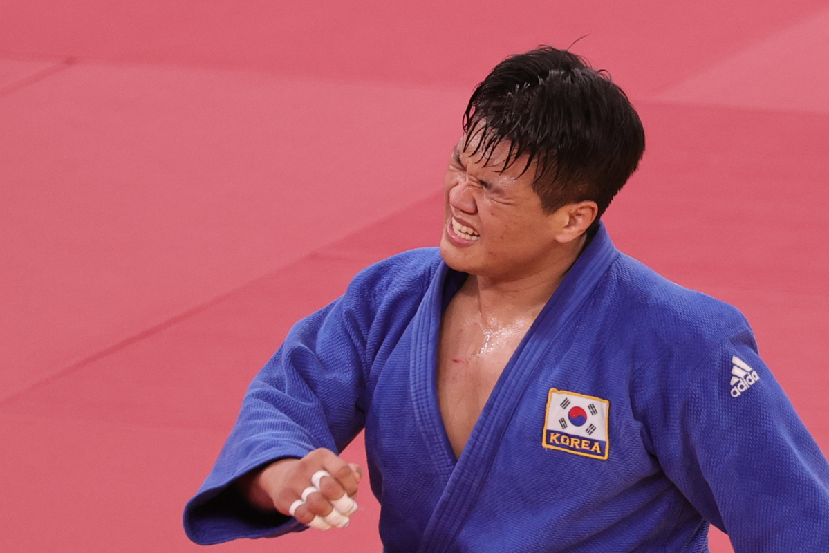 ▲조구함이 29일 일본 도쿄 무도관에서 열린 2020 도쿄올림픽 유도 남자 100㎏급 결승전에서 일본의 에런 울프에게 패한 뒤 아쉬워하고 있다. (도쿄=연합뉴스)
