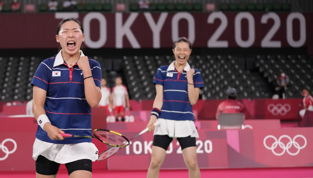 ▲배드민턴 여자복식의 김소영-공희용 조가 29일 일본 도쿄 무사시노노모리 종합스포츠플라자에서 열린 2020 도쿄올림픽 배드민턴 여자복식 8강전에서 일본의 마쓰모토 마유-나가하라 와카나 조를 상대로 득점하며 기뻐하고 있다. (도쿄(일본)=AP/뉴시스)