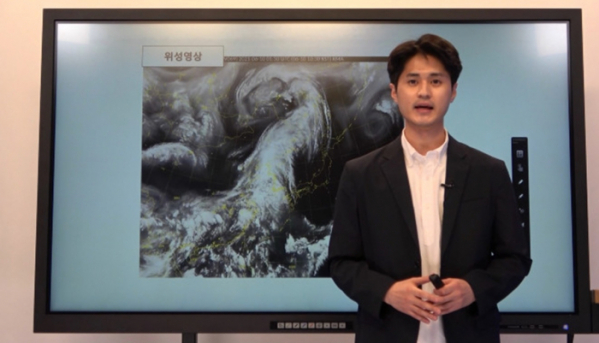 ▲'아무튼 출근!' 기상청 예보관 전일봉(사진제공=MBC)