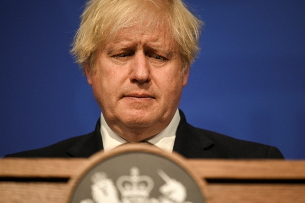 ▲보리스 존슨 영국 총리가 5일(현지시간) 코로나19 정책 브리핑을 하고 있다. 런던/로이터연합뉴스
