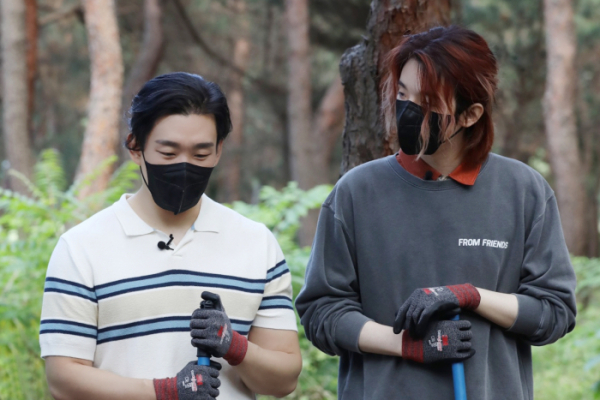 ▲버나드 박 X DAY6 Jae(사진제공=JYP엔터테인먼트)