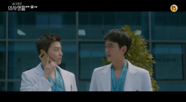 ▲이익준(조정석), 김준완(정경호)-이익순(곽선영) 교제 알았다(사진=tvN 방송화면 캡처)