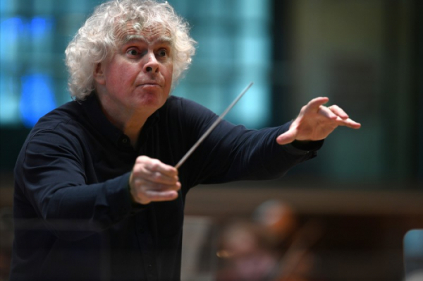 ▲사이먼 래틀(사진 = 유니버설뮤직 제공)