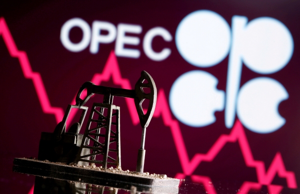 ▲3D 인쇄된 오일 팸프 잭이 그래프와 석유수출국기구(OPEC) 로고 앞에 있다. 로이터연합뉴스

