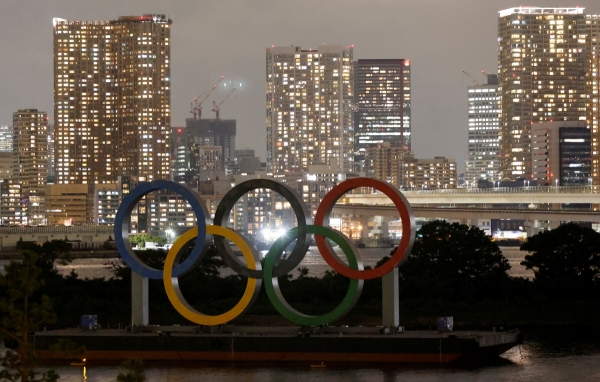 ▲일본 도쿄에서 14일 올림픽 상징인 오륜기가 보인다. 도쿄/로이터연합뉴스
