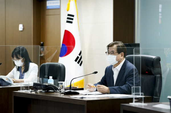 ▲<YONHAP PHOTO-2147> 국가사이버안보정책조정회의 주재하는 서훈 실장    (서울=연합뉴스) 서훈 국가안보실장이 16일 국가위기관리센터에서 국가사이버안보정책조정회의를 주재하고 있다. 2021.7.16 [청와대 제공. 재판매 및 DB 금지]    jjaeck9@yna.co.kr/2021-07-16 11:51:28/<저작권자 ⓒ 1980-2021 ㈜연합뉴스. 무단 전재 재배포 금지.>