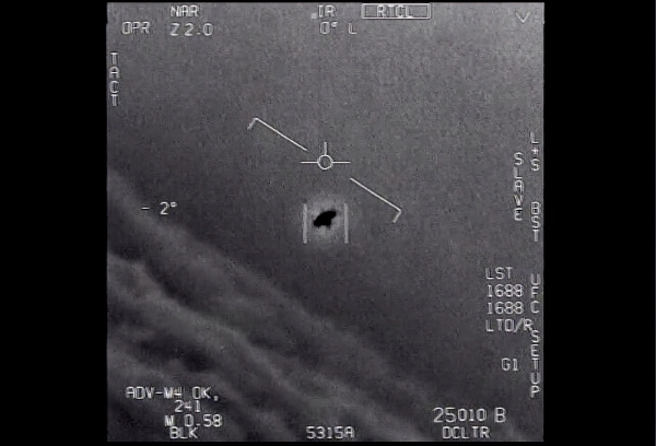 ▲미국 국방부가 공개한 2015년 UFO 추정 물체 촬영 사진. AP뉴시스
