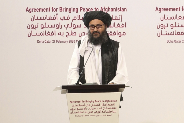 ▲물라 압둘가니 바라다르 탈레반 부지도자가 지난해 2월 29일(현지시간) 카타르 도하에서 미국과의 평화협정을 발표하고 있다. 도하/AP뉴시스