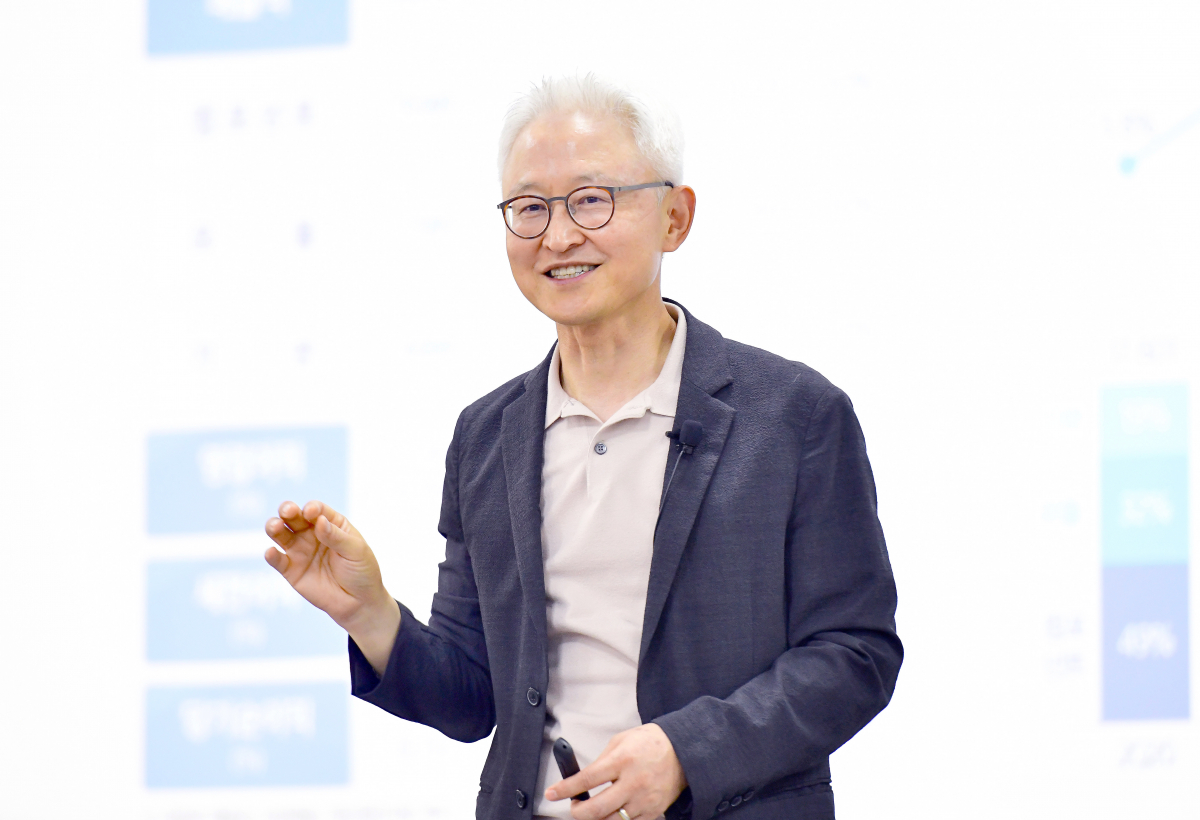 ▲삼성전기 경계현 사장이 지속가능경영에 대해 이야기하고 있다. (사진제공=삼성전기)