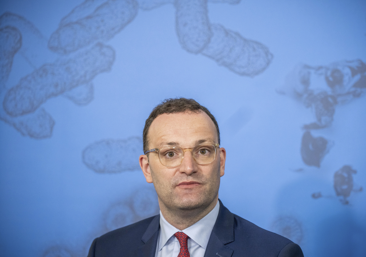 ▲옌스 슈판 독일 보건 장관이 7월 13일(현지시간) 베를린 로베르트 코흐 연구소에서 열린 기자회견에서 발언하고 있다. 베를린/AP뉴시스