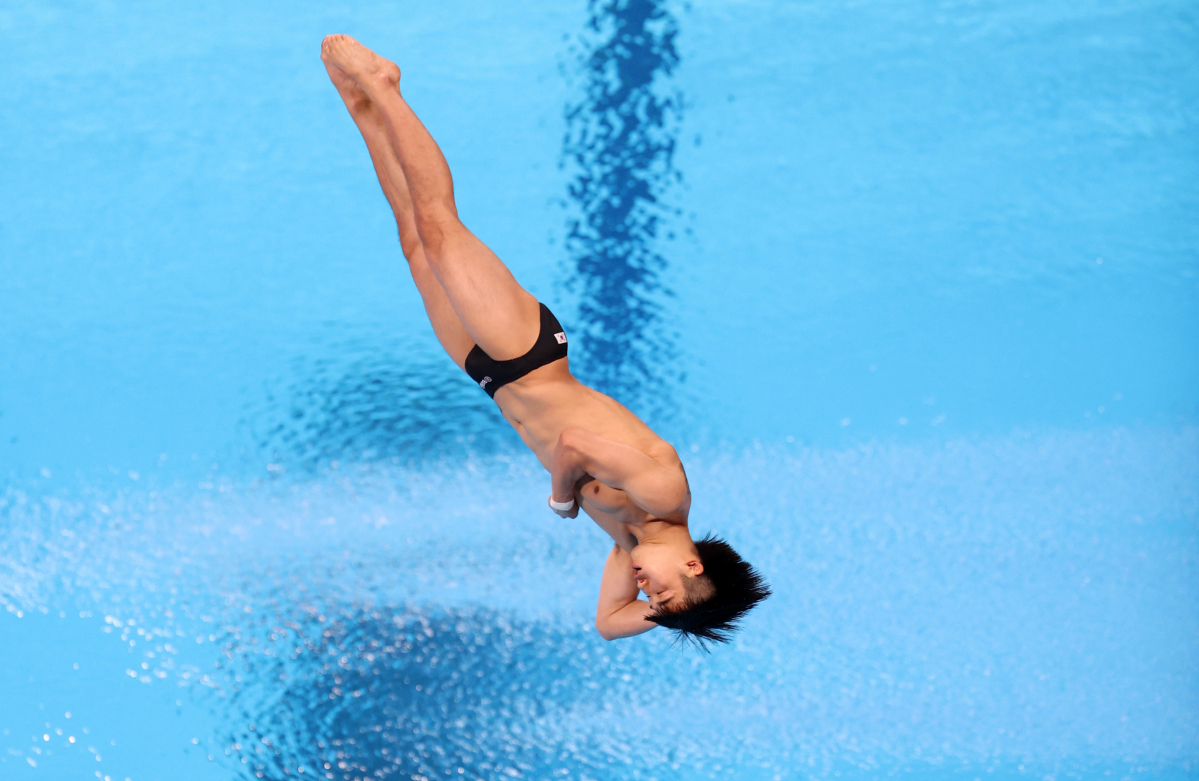 ▲지난 3일 일본 도쿄 아쿠아틱스 센터에서 열린 남자 다이빙 3ｍ 스프링보드 준결승 경기. 한국 우하람이 다이빙 연기를 선보이고 있다.  (연합뉴스)