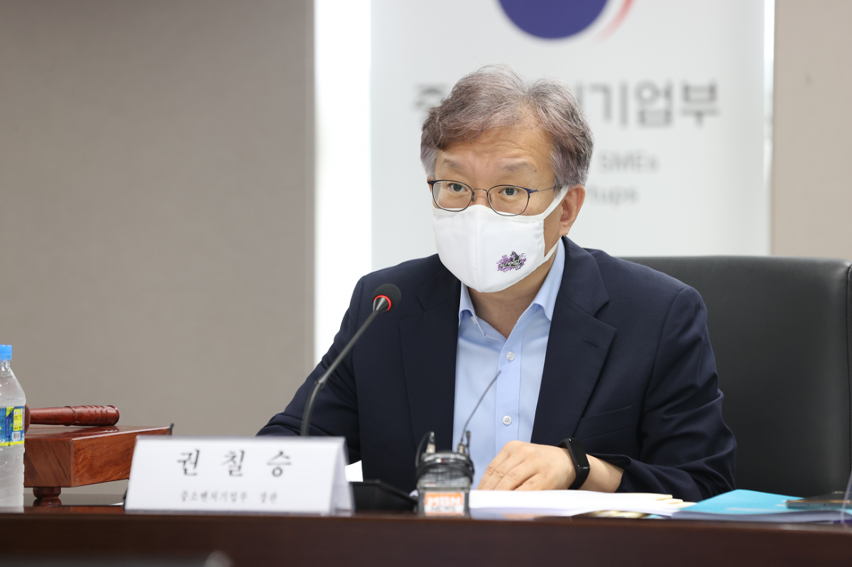 ▲3일 중소기업정책심의회에서 권칠승 장관이 발언을 하고있다. (사진=중기부 제공)