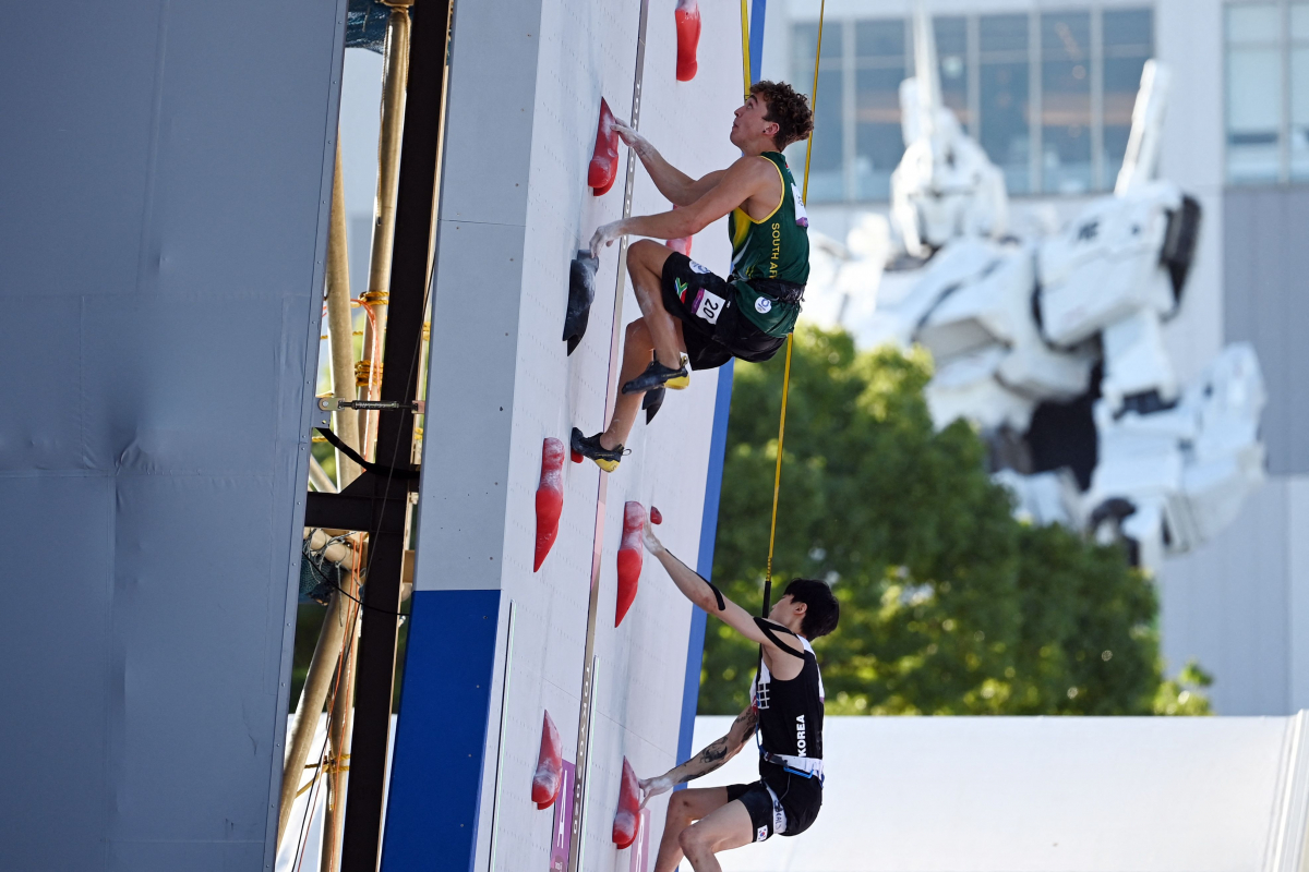 ▲3일 아오미 어반 스포츠파크에서 열린 2020 도쿄올림픽 스포츠클라이밍 콤바인 예선 스피드 경기 중인 천종원(아래) (연합뉴스)