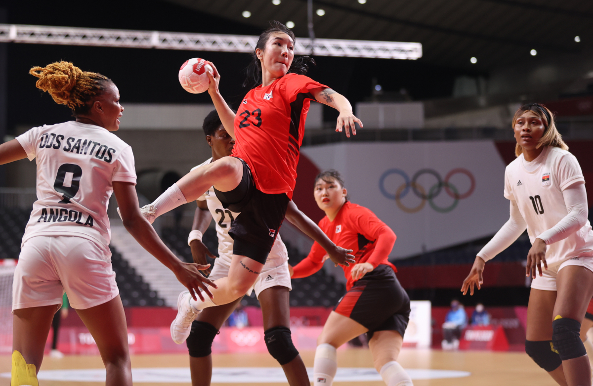 ▲2일 일본 요요기 국립경기장에서 열린 도쿄올림픽 여자 핸드볼 조별리그 앙골라전에서 이미경이 슛을 시도하고 있다. (연합뉴스)