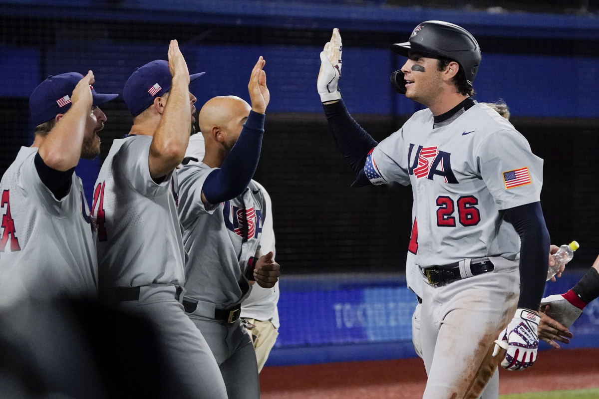 ▲4일 일본 가나가와현 요코하마스타디움에서 열린 2020 도쿄올림픽 야구 녹아웃 스테이지 2라운드 패자부활전에서 미국의 트리스톤 카사스(오른쪽)가 도미니카공화국을 상대로 5회말 중월 2점 홈런을 치고 동료들과 자축하고 있다. (요코하마(일본)=AP/뉴시스] 미국 야구대표팀 트리스톤 카사스(오른쪽). 2021.08.02.)