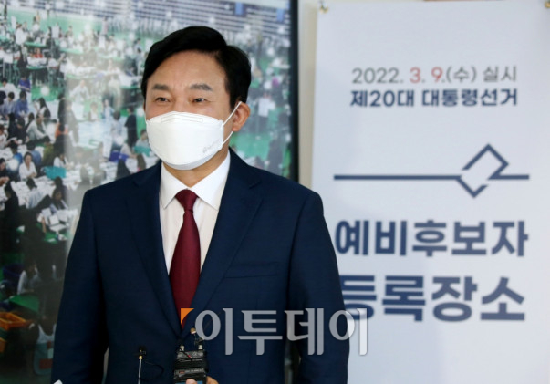 ▲국민의힘 대권 주자인 원희룡 전 제주지사가 5일 오전 경기도 과천시 중앙선거관리위원회에서 제20대 대통령선거 예비후보 등록을 마친 뒤 소감을 밝히고 있다. 국회사진취재단 (이투데이DB)