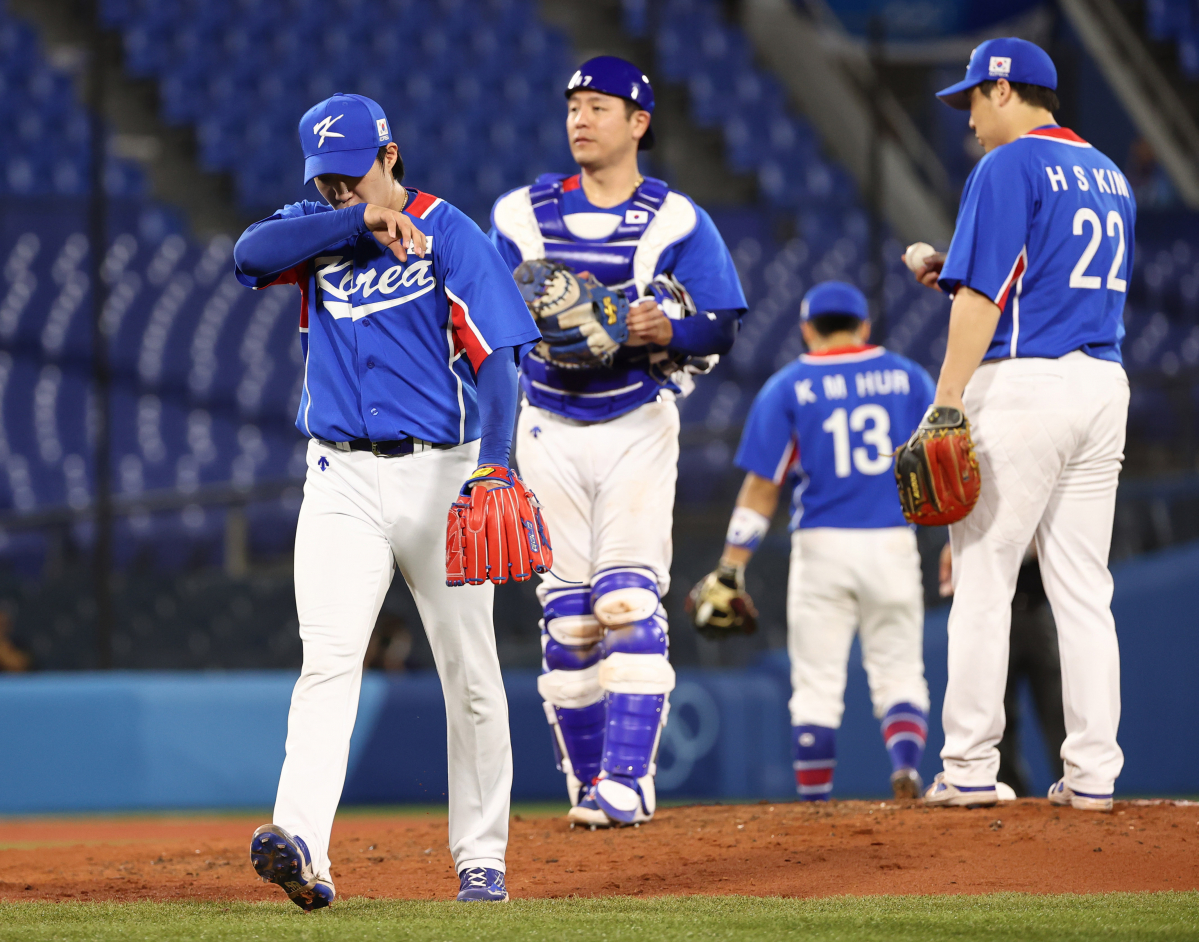 ▲5일 일본 요코하마 스타디움에서 열린 2020 도쿄올림픽 야구 패자 준결승전에서 6회말 원태인이 마운드를 내려오고 있다. (요코하마(일본)=연합뉴스)