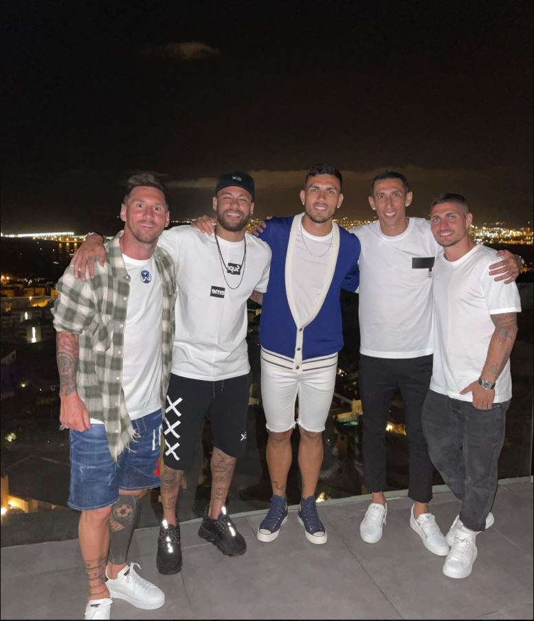 ▲디 마리아가 자신의 SNS에 공개한 사진. 왼쪽부터 메시, 네이마르, 파레데스, 디 마리아, 베라티 (앙헬 디 마리아 인스타그램 캡처)