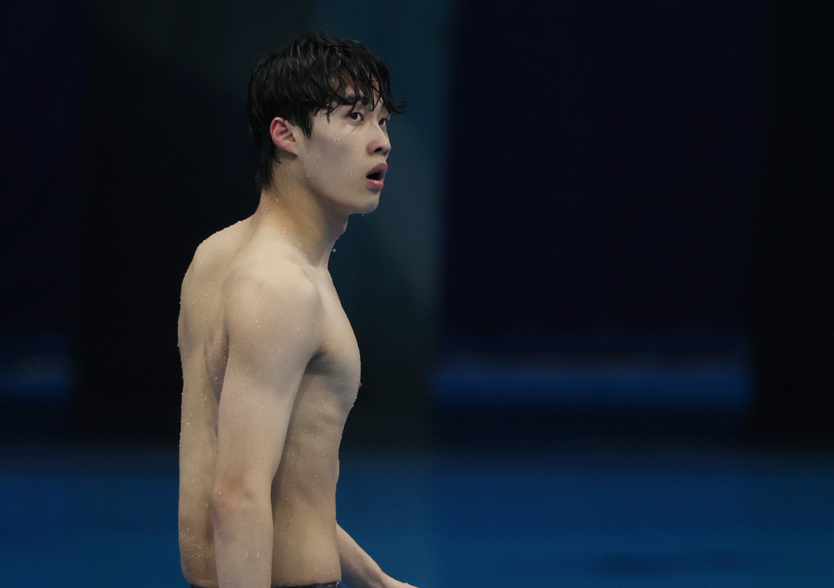 ▲28일 일본 아쿠아틱스 센터에서 열린 도쿄올림픽 남자 100m 자유형 준결승전을 마친 황선우가 경기장을 나서고 있다. (연합뉴스)