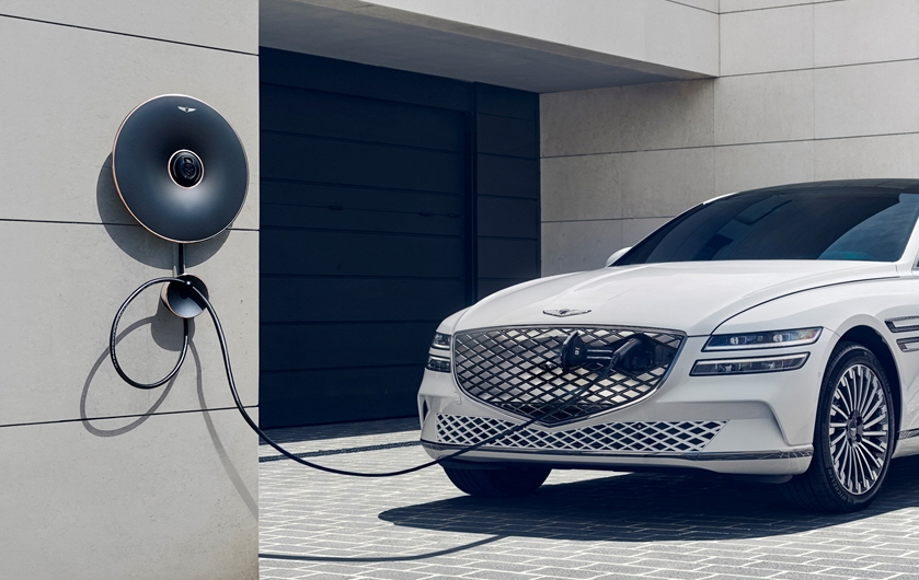 ▲현대차그룹은 제네시스 G80 전동화 모델을 앞세워 본격적인 고급 전기차 시장에 뛰어든다. 3주만에 계약물량이 2000대를 넘어설만큼 큰 관심을 모으고 있다.   (사진제공=제네시스)