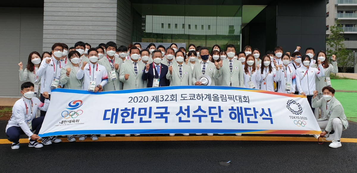 ▲2020 도쿄올림픽을 마친 대한민국 선수단이 9일 귀국 전 일본 도쿄 하루미에 있는 올림픽 선수촌 숙소동 앞 광장에서 해단식을 열었다. 사진제공=대한체육회 (연합뉴스)