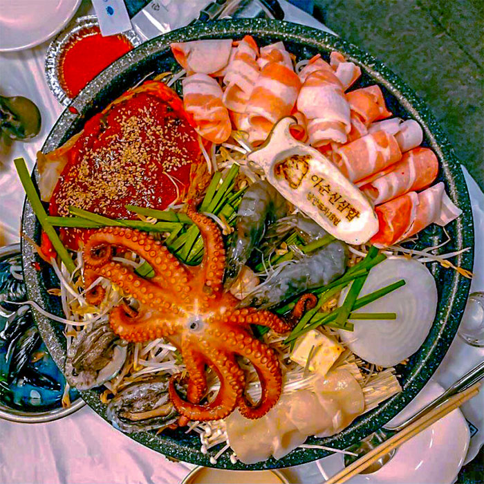 (출처=네이버 '낭만포차18번 이순신해물삼합' 업체제공사진)