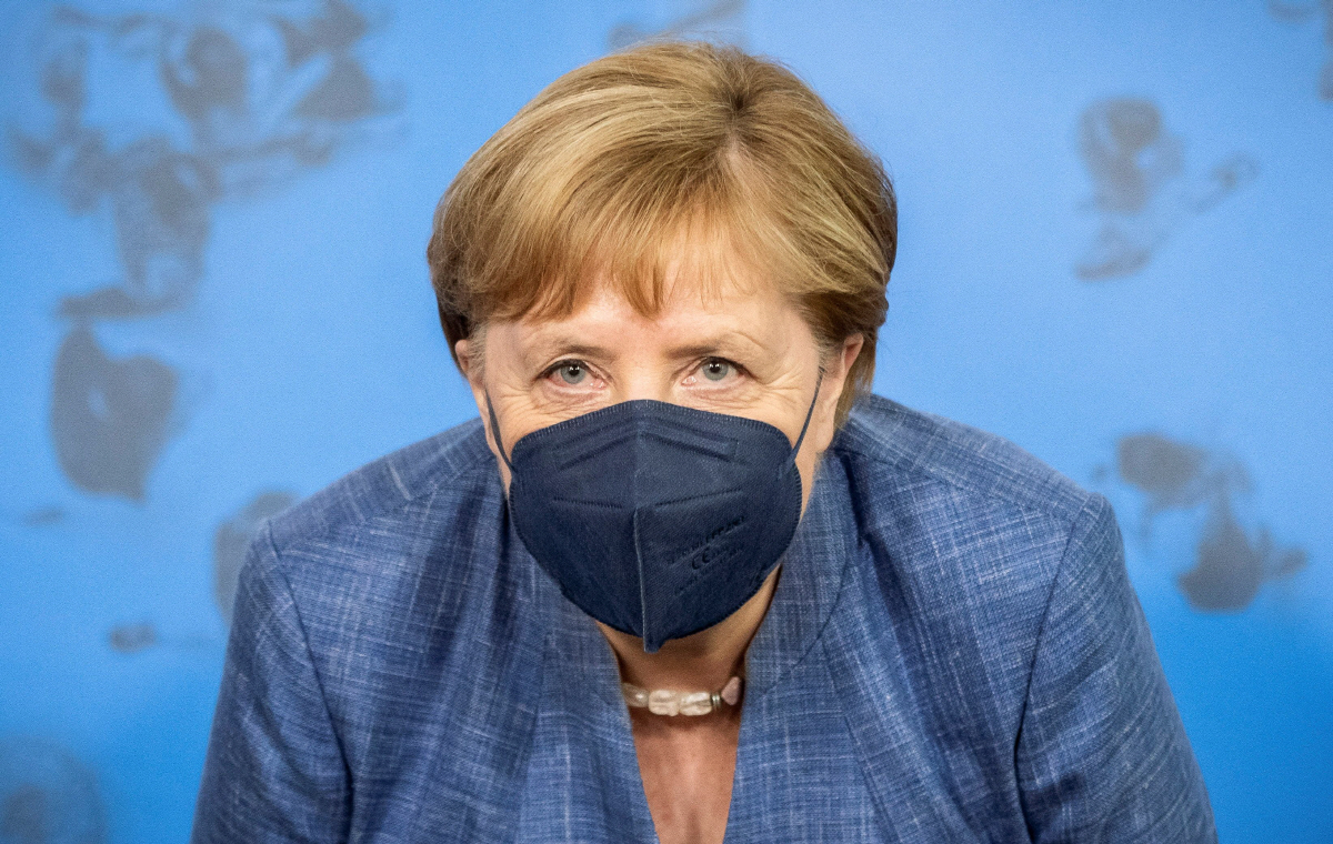 ▲앙겔라 메르켈 독일 총리가 13일(현지시간) 독일의 질병관리청 격인 베를린 소재 로베르트코흐연구소(RKI)를 방문해 신종 코로나바이러스 감염증(코로나19) 관련 기자회견을 하고 있다. 베를린/로이터연합뉴스

